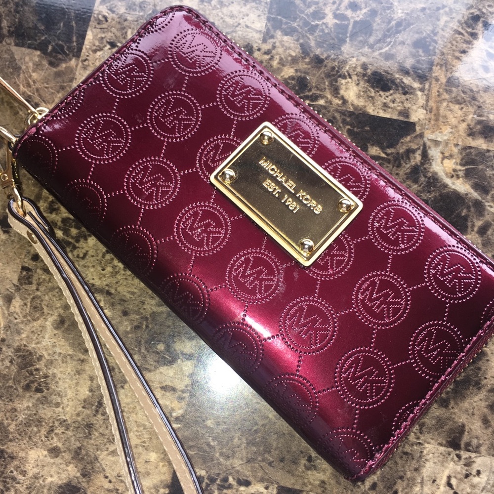 ‼️FINAL PRICE‼️Michael Kors Zip wallet bordeaux