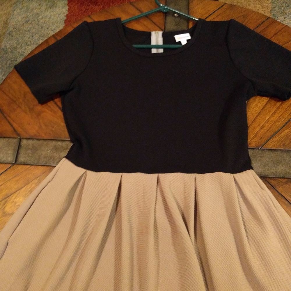 EUC Lularoe Amelia color block solid dress size L