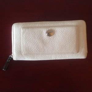 Coach Wallet - White Leather - Authentic! 😘