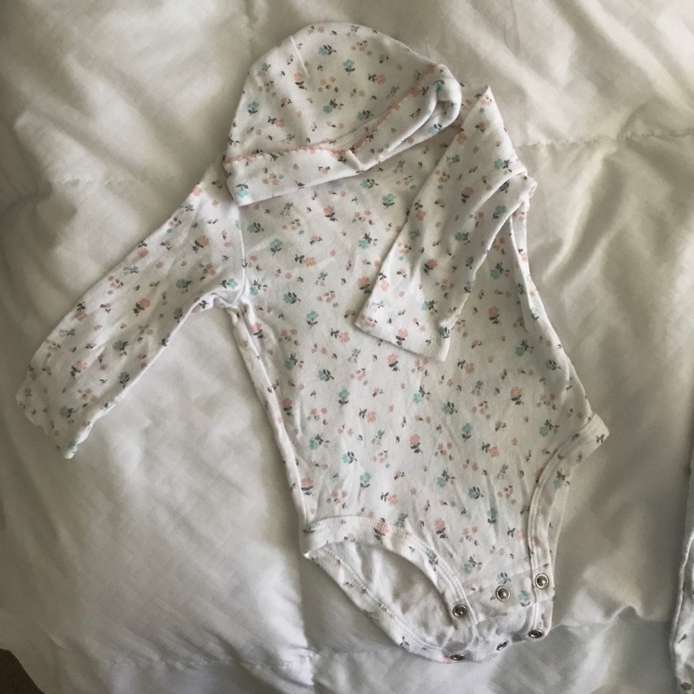 Long sleeve onesies 0-3months
