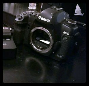 Used canon EOS 5D mark ll
