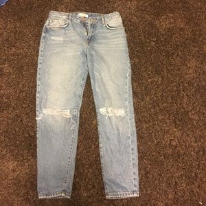 Forever 21 ripped boyfriend jeans