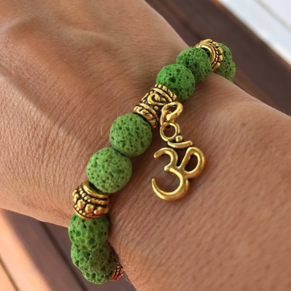 Green Lava Stone Yoga Om Buddha Diffuser Bracelet - Picture 2 of 3