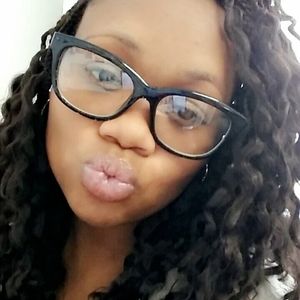 Meet your Posher, Lakisha