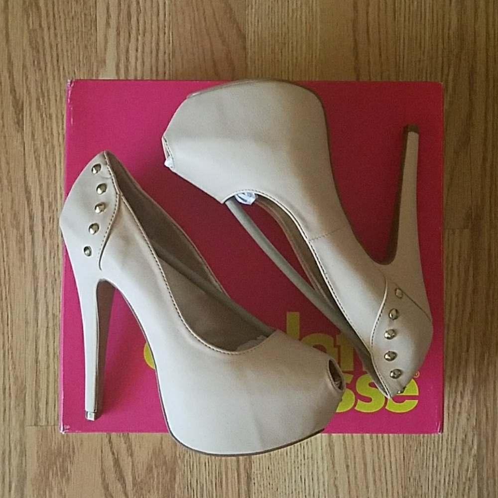 New in box nude pumps