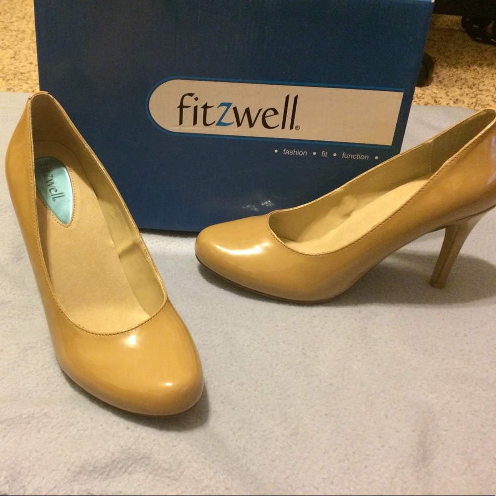 Nude pumps, fitzwell. Size 9. NIB. 4 inches