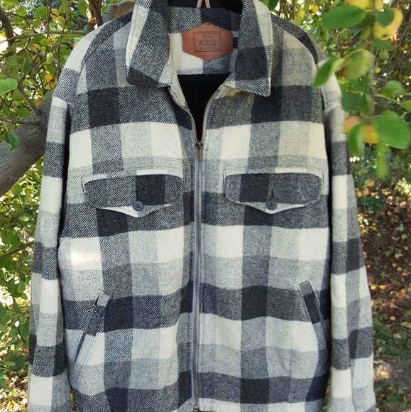 Woolrich Other - Woolrich grey & cream plaid jacket