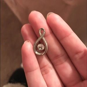 Dancing diamond necklace