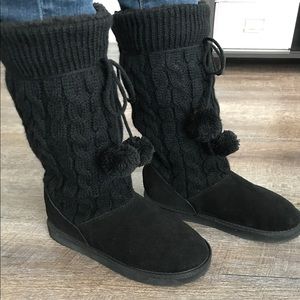 Knitted boots
