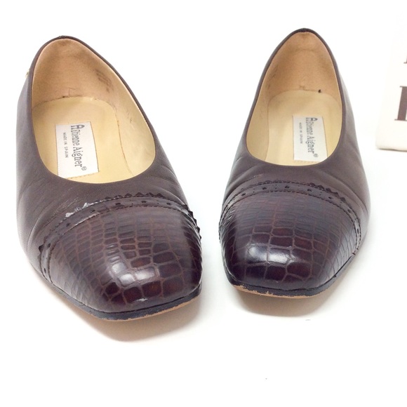 Vintage Etienne Aigner "Britain" Leather Pump - Picture 3 of 8