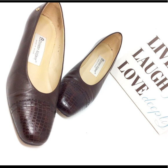 Vintage Etienne Aigner "Britain" Leather Pump - Picture 2 of 8