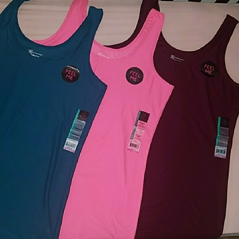 Sold on Mercari* 💖STRETCHY TANK TOP BUNDLE💖