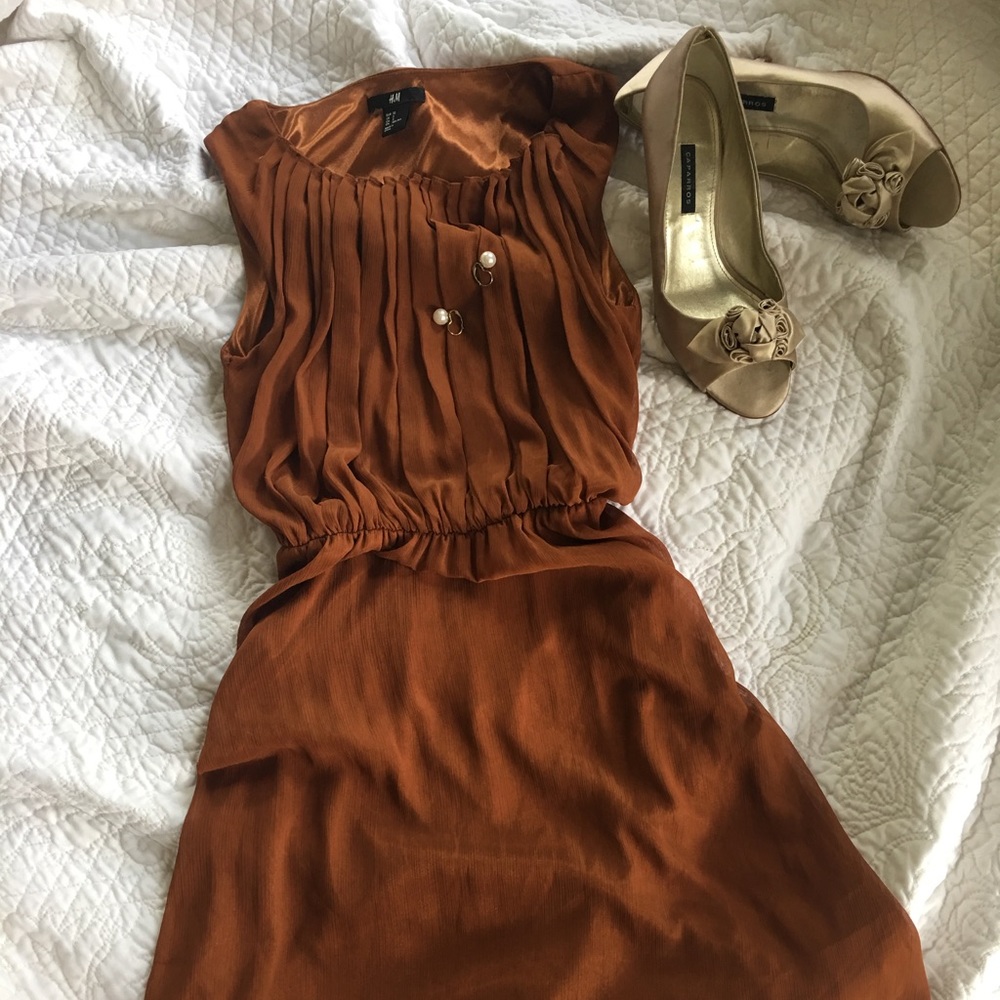 Flirty feminine brown H&M dress, size 2