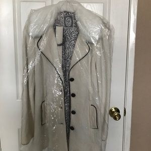 White coat with faux fur
