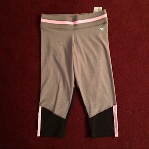VIctorias Secret PINK Crop Legging. New with tags