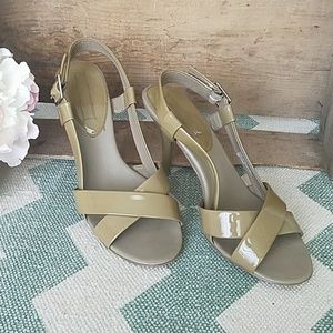 Banana Republic patent slingback sandal heels Banana Republic patent slingback sandal heels