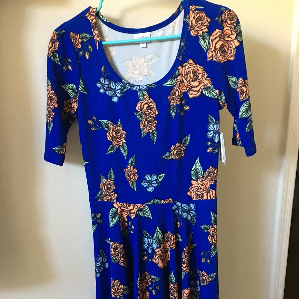 Lularoe Nicole M roses