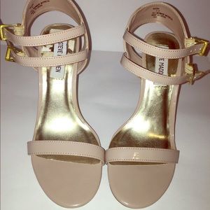 NWOT TAN/NUDE heels