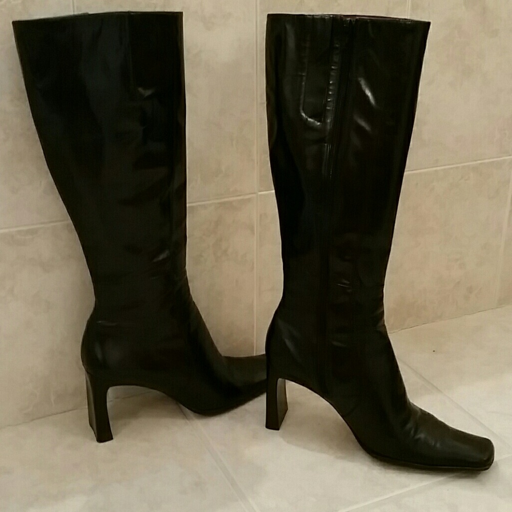 Boots - Picture 2 of 6