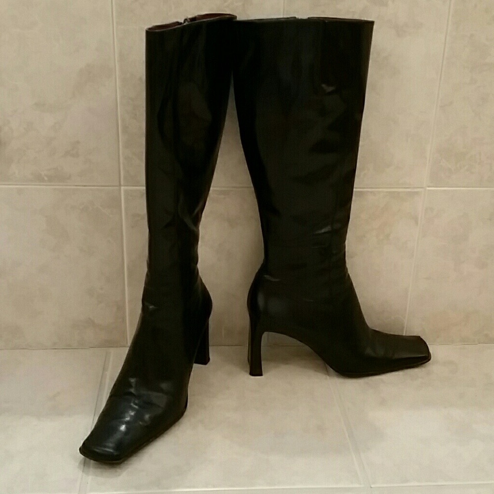 Boots - Picture 3 of 6