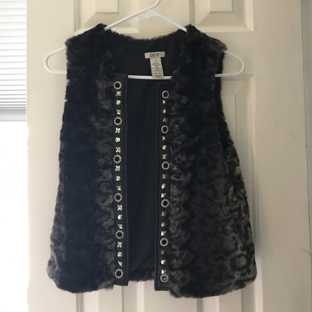 Cache fur vest with gem details