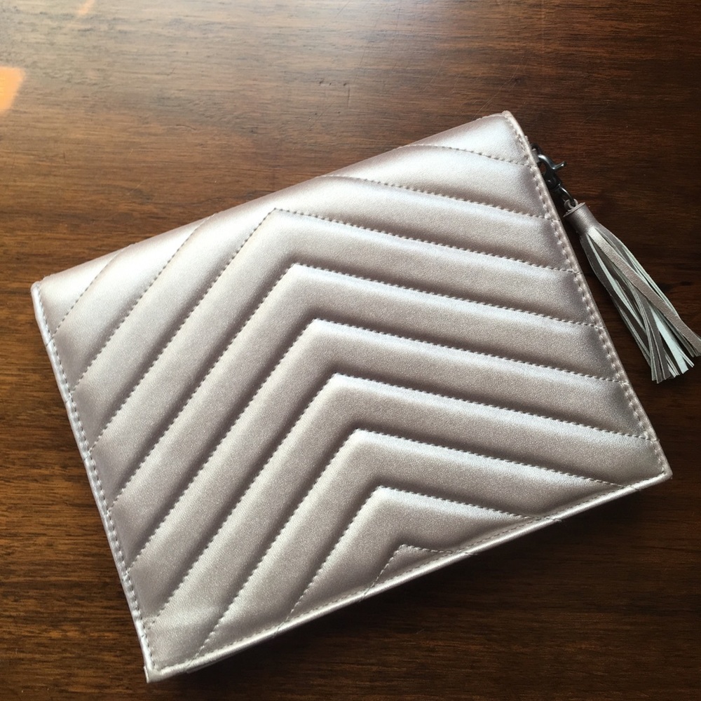 🎉HP🎉Neiman Marcus clutch