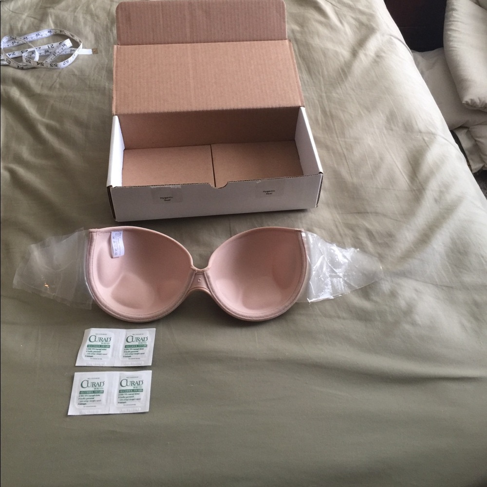 Backless/Strapless bra from Venus