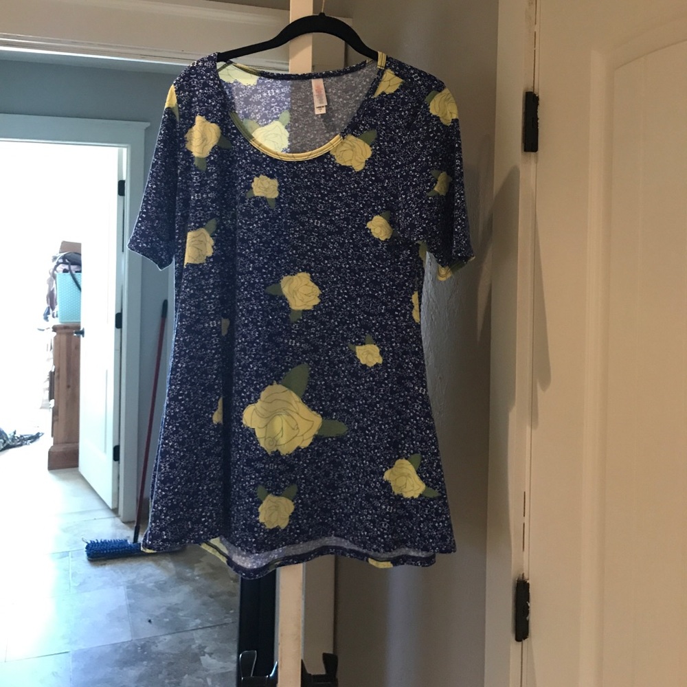 Lula Roe Perfect Tee