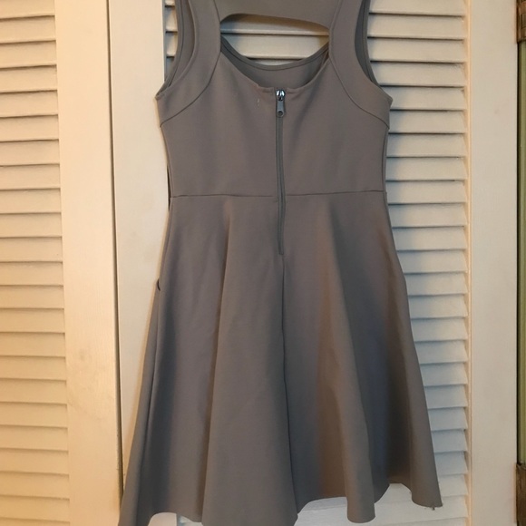 Simple dress from Urban Outfitters - Picture 2 of 4