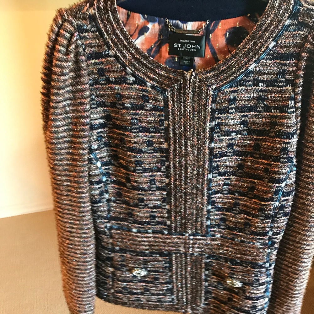 Sale!! St John glamour knit suit.