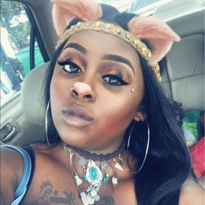 Meet your Posher, Teniqua