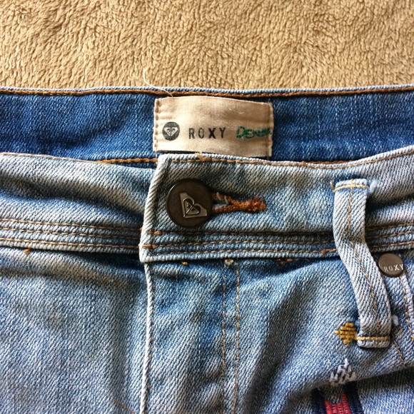 Roxy Denim Short Shorts - Picture 3 of 4