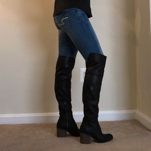 Hinge boots