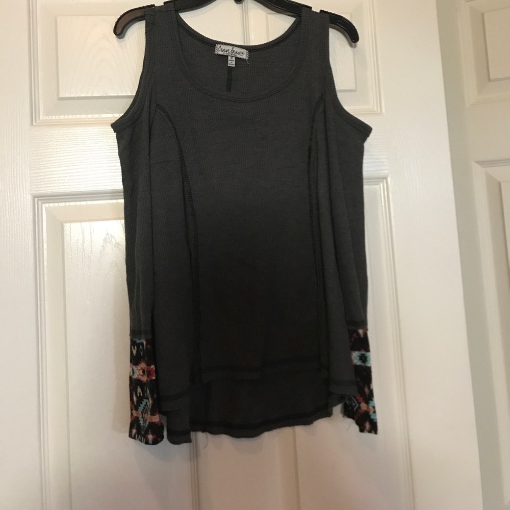 Open shoulder / sleeve shirt