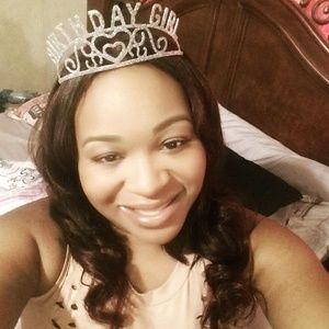 Meet your Posher, Crystal