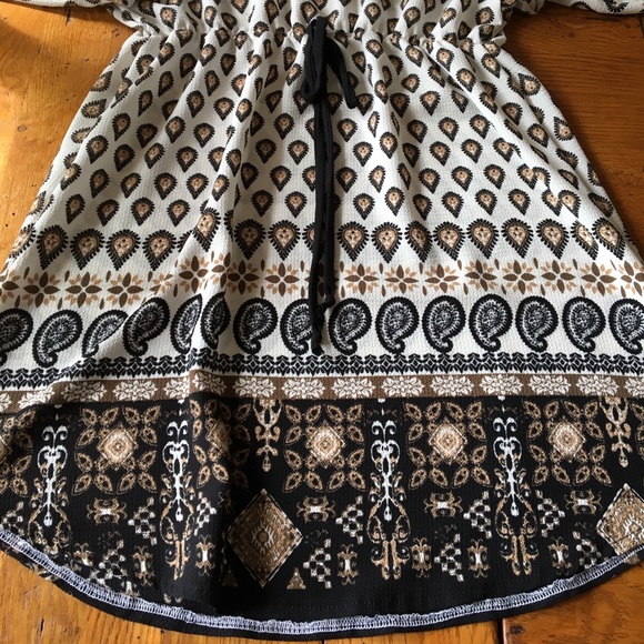 Pretty Tunic in Neutral Tones - Picture 3 of 5