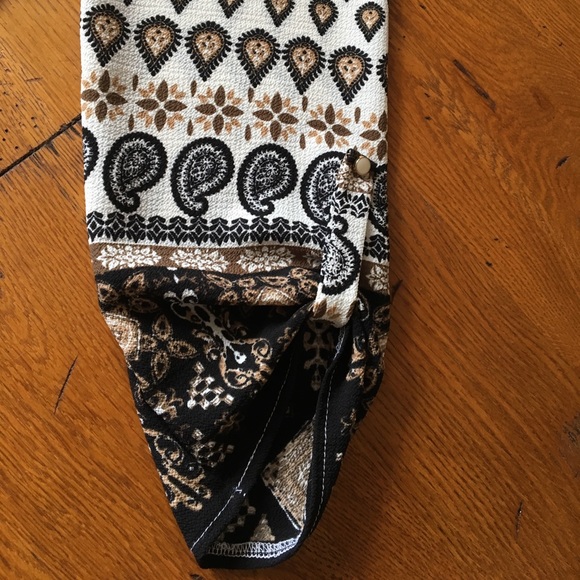 Pretty Tunic in Neutral Tones - Picture 4 of 5