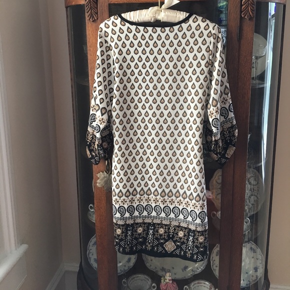 Pretty Tunic in Neutral Tones - Picture 5 of 5