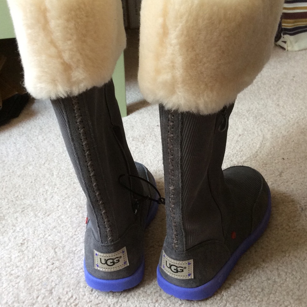 NWOT girls UGG boots