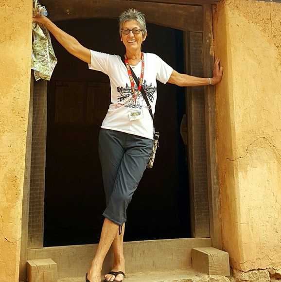 Meet your Ambassador Posher - Picture 3 of 5