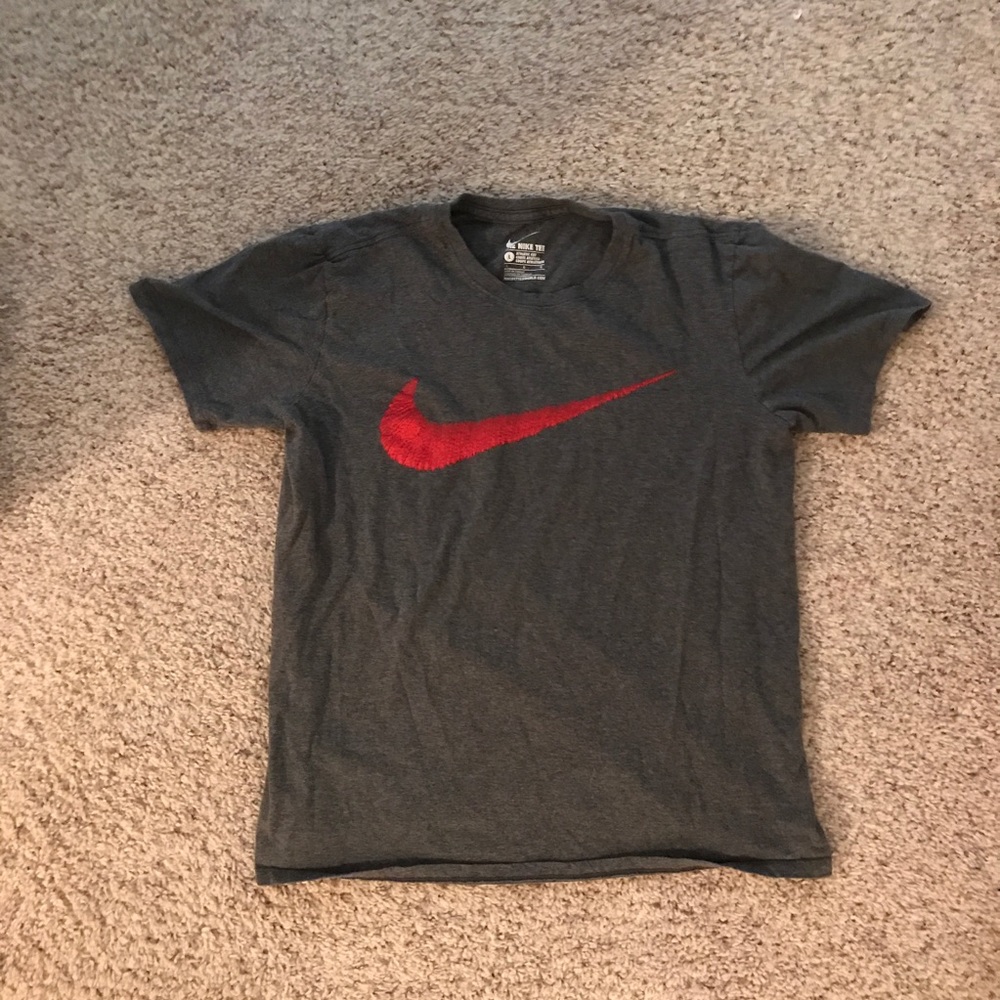 Men's large Nike logo athletic fit tee shirt