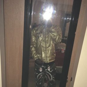 Meet your Posher, Victor