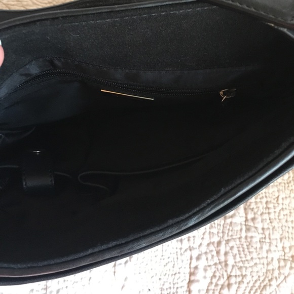 Classic Talbots black quilted small shoulder bag - Picture 5 of 8