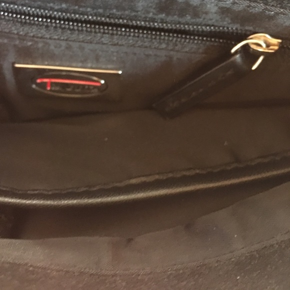 Classic Talbots black quilted small shoulder bag - Picture 8 of 8