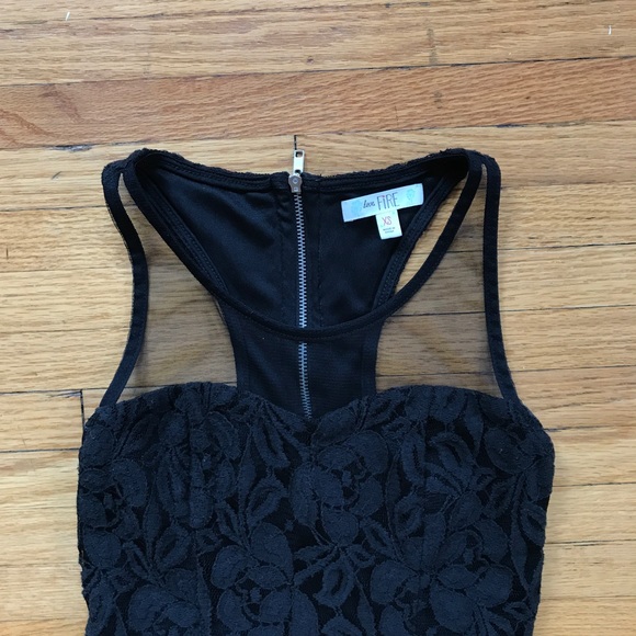 Black lace skater dress - Picture 3 of 4