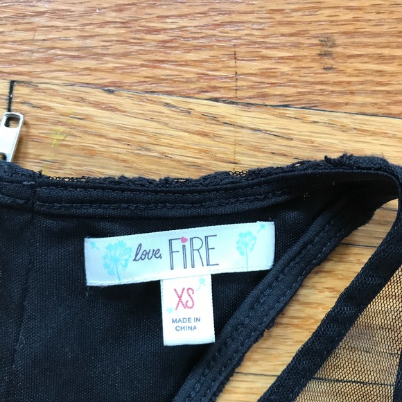 Black lace skater dress - Picture 4 of 4