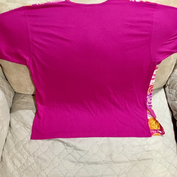 Jacque&KoKo excellent condition Fuchsia Top - Picture 2 of 2
