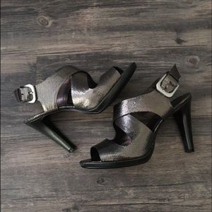 Bandolino Metallic Pump