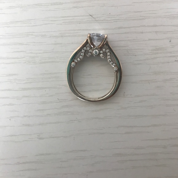 Beautiful ring - Picture 2 of 4