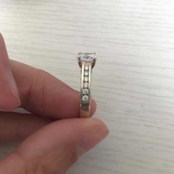 Beautiful ring - Picture 3 of 4